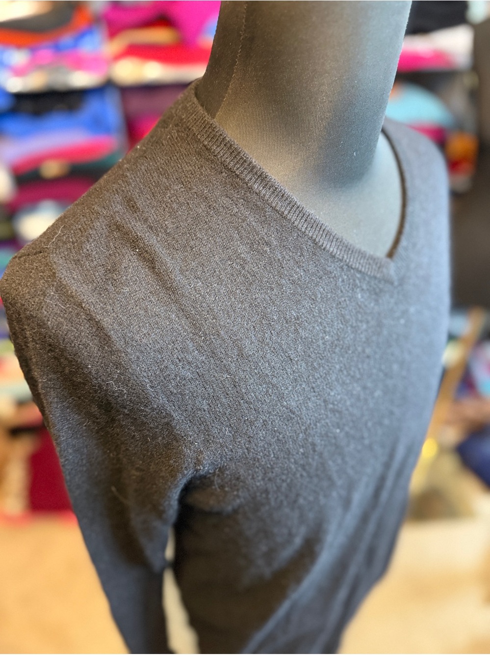 1901 Men's V-Neck Cashmere Sweater in Black
